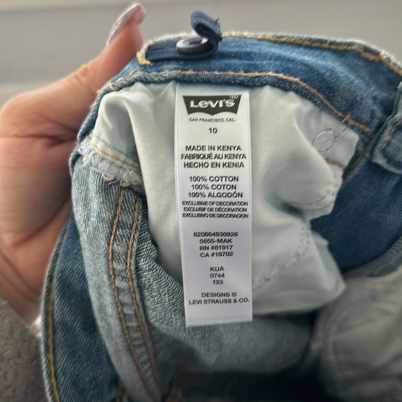 Levi youth denim shorts, size 10 - Picture 4 of 4